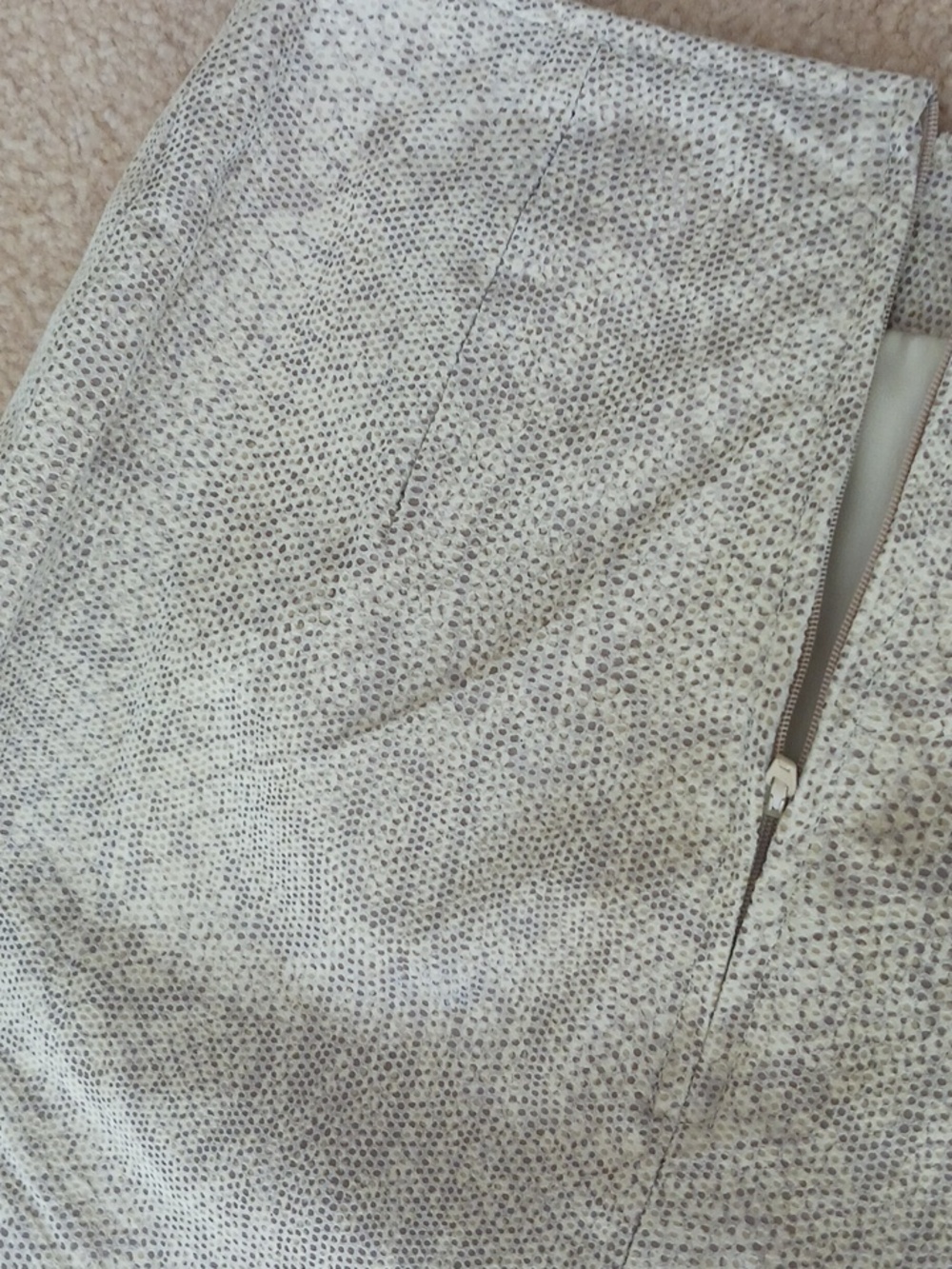 Vintage women's Leather skirt, U.S. size 2 Danier/Canada/-reptile Print - Picture 10 of 13